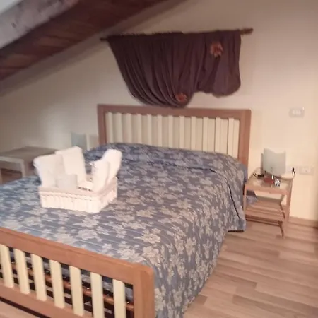 Mansarda Con Terrazzo Arredato דירה קאסרטה