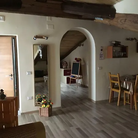 Mansarda Con Terrazzo Arredato דירה *