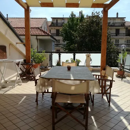 Mansarda Con Terrazzo Arredato דירה קאסרטה