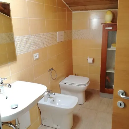 Mansarda Con Terrazzo Arredato דירה *