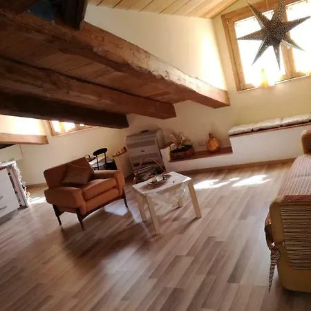 Mansarda Con Terrazzo Arredato דירה קאסרטה
